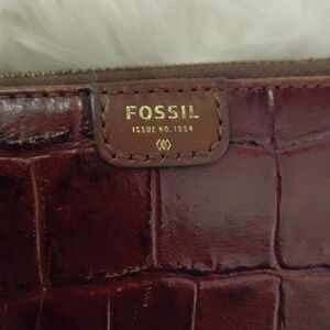 EUC Fossil Zip Around Croc Embossed Leather Wallet, Very Pretty!